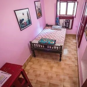 brown-bread-bakery-guest-house.hotels-varanasi.com/