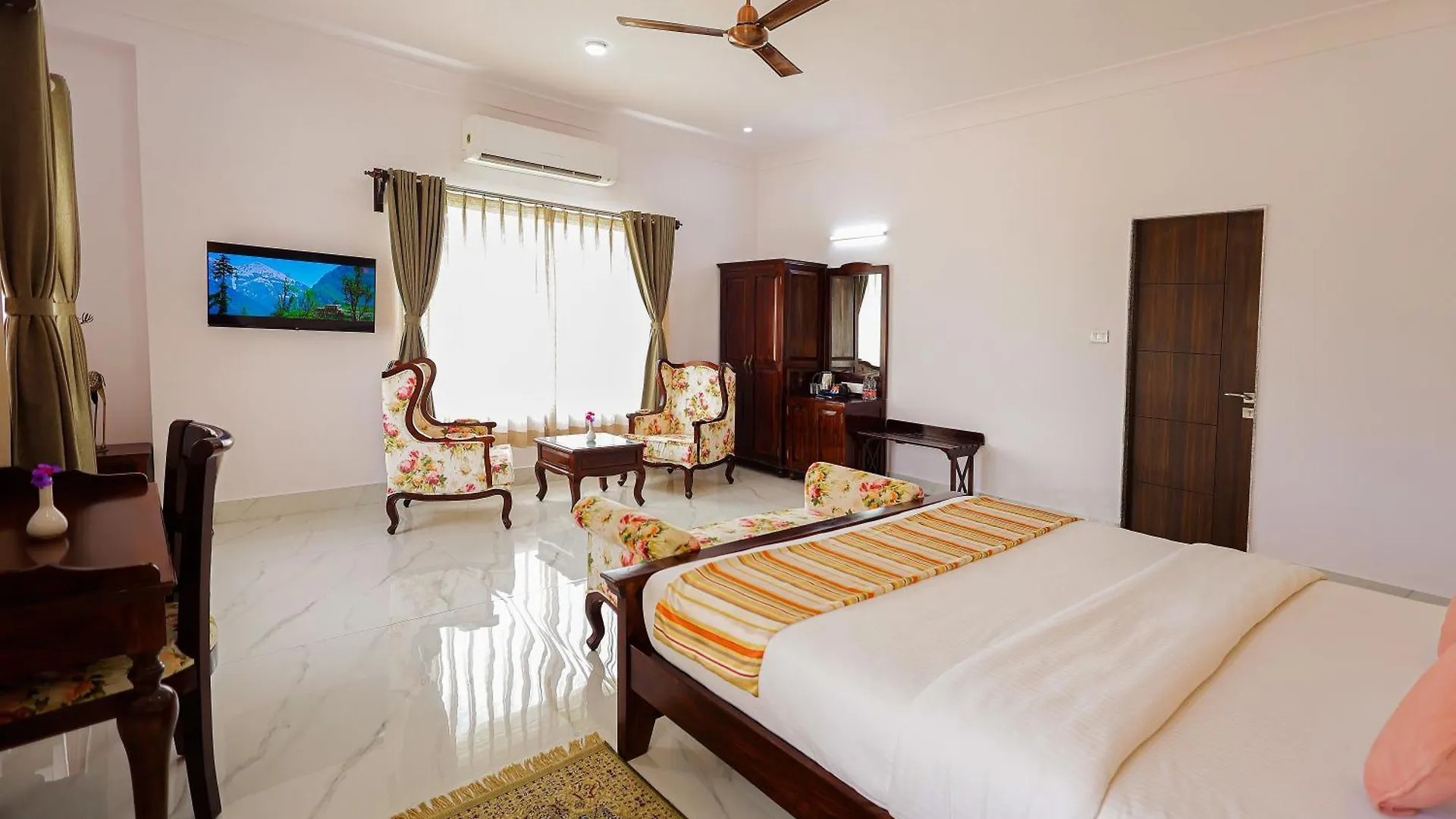 Hotel Revaas Lake View Boutique Stay Udaipur